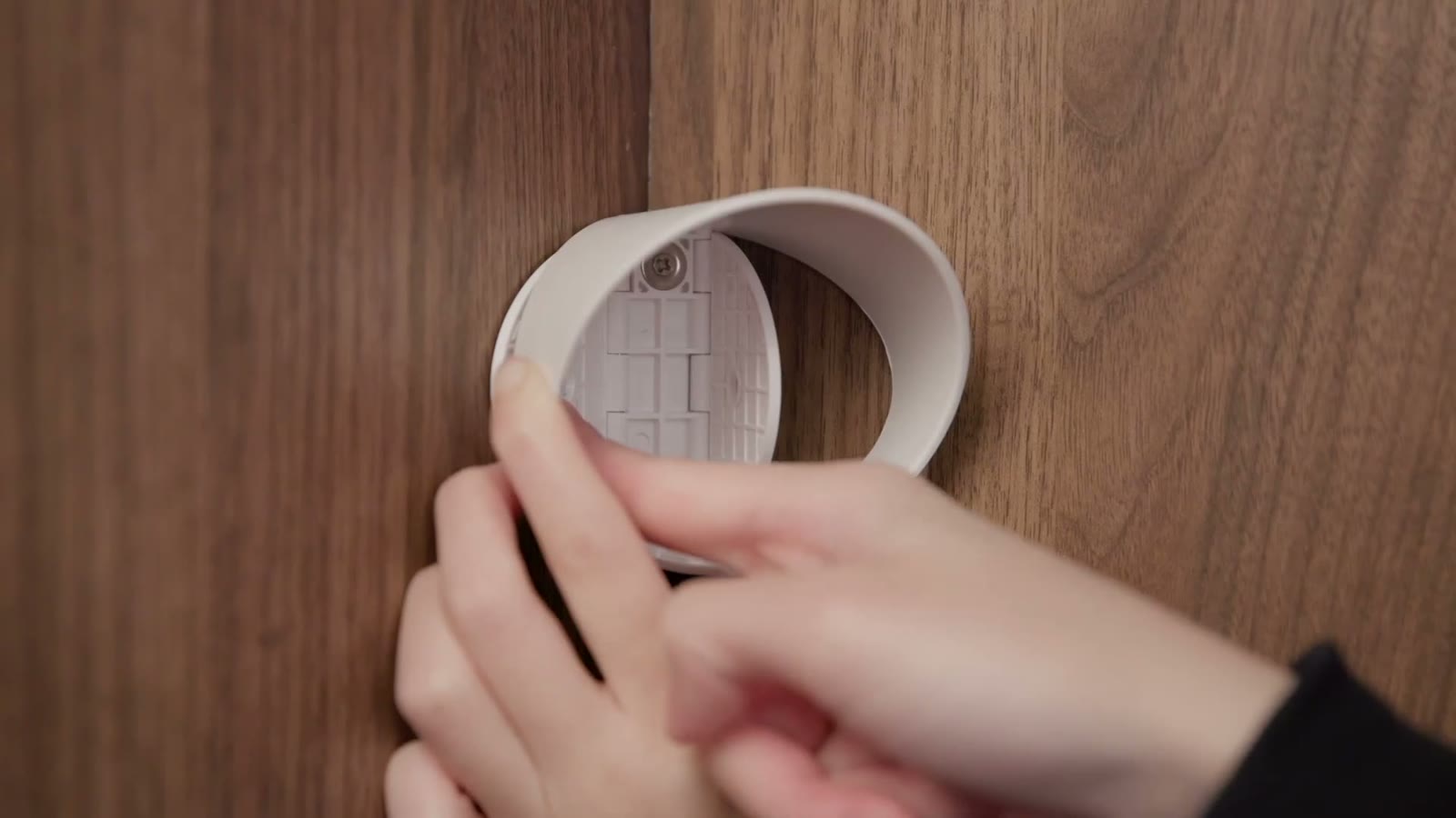 Mounting a Silvie sensor on the wall with the 3M adhesive